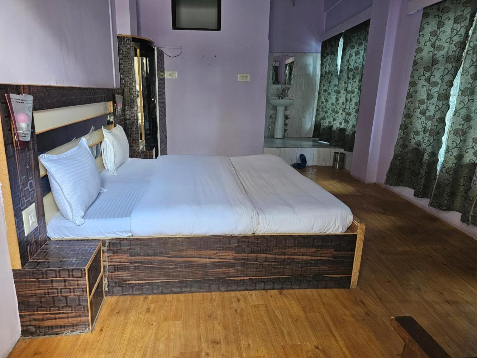 Hotel Afzal And Restaurant Kargil Buitenkant foto
