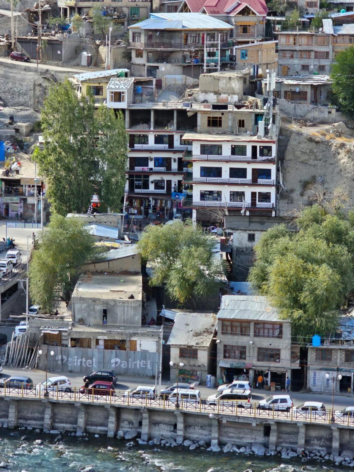 Hotel Afzal And Restaurant Kargil Buitenkant foto